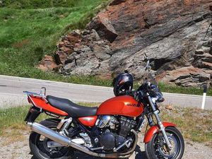 SUZUKI GSX NAKED BIKE