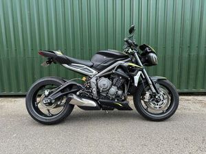 TRIUMPH STREET TRIPLE 765 RS 2020 GREY 2500 MILES 2 OWNERS LOVELY EXAMPLE