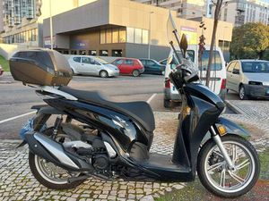 HONDA SH350I - SMART TOP BOX, POUCOS KM FARO (SÉ E SÃO PEDRO)