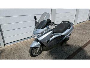 PIAGGIO X8 400 I. E. GEPFLEGTER ROLLER NUR 20.944 KM GELAUFEN