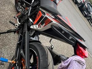 KTM DUKE 690 MIT INTEGRIERTEM QUICKSHIFTER VON MCE PERFORMANCE