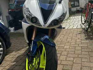 TRIUMPH DAYTONA 675