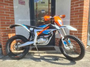 E-XC EXC 2024 9KW RENDSZÁMOS !!!