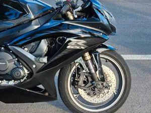SUZUKI - GSXR 600 K9