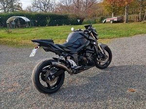 SUZUKI GSR 750