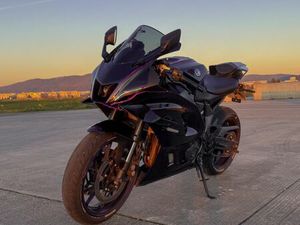 YAMAHA R7