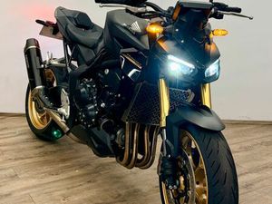 HONDA HORNET SP EQUIPÉE