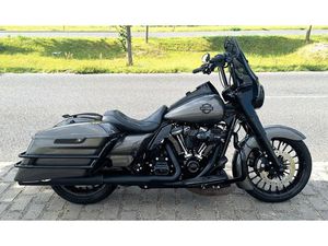 HARLEY-DAVIDSON ROAD KING