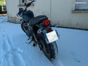 TRIUMPH STREET TWIN 900