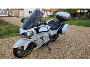 MOTO KAWASAKI 1400 GTR