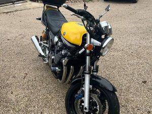 1300 XJR JAUNE