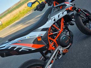 ② KTM 690 SMC-R ETAT SHOWROOM