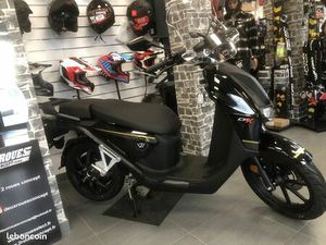 SCOOTER ÉLECTRIQUE VMOTO SUPERSOCO CPX 74V60AH 2026