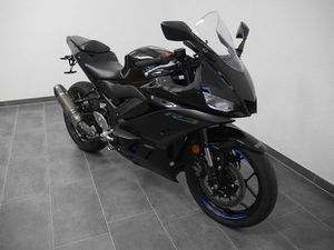 YAMAHA YZF R3 / EXTRAS FÜR ÜBER 4500€ / AKRAPOVIC / QS