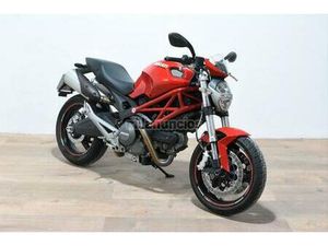 DUCATI - MONSTER 696