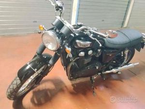 TRIUMPH BONNEVILLE - 2004