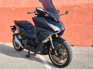 FORZA 750 NOIR DORE
