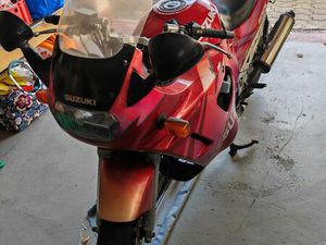 SUZUKI GSX 750F