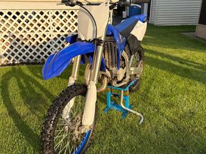YAMAHA YZ 125 2020 - ÉTAT EXCEPTIONNEL (TRÈS PEU D’HEURE)