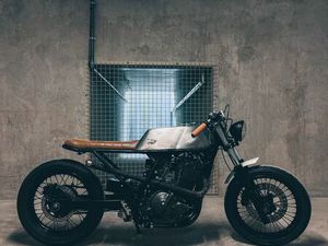 CAFE RACER - DR 650 RSE SUZUKI