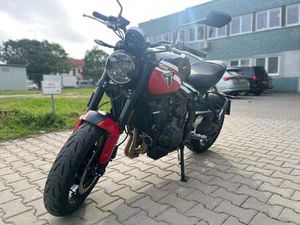 TRIUMPH TRIDENT 660 DEMO