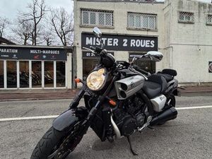 YAMAHA VMAX 1700 CC / ÉTAT NEUF / GARANTIE 6 MOIS