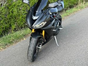 TRIUMPH DAYTONA R 675