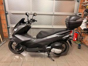 ② HONDA PCX