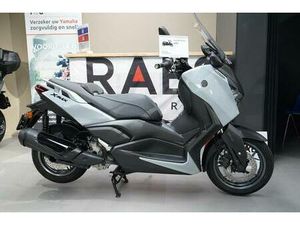 ② YAMAHA XMAX 300 TECH MAX +