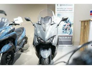 ② YAMAHA T-MAX TECHMAX