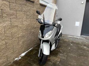 YAMAHA X-MAX 250