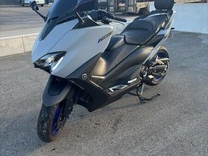 YAMAHA TMAX560