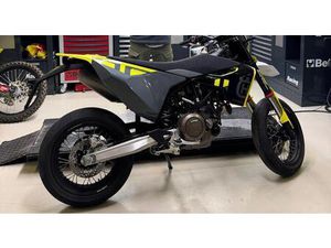 HUSQVARNA 701 BLACK/ GREY (2024) - BESCHÄDIGT