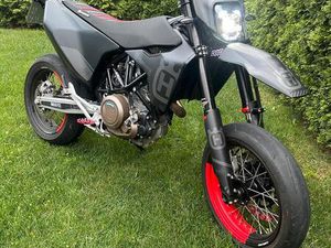 HUSQVARNA 701 SUPERMOTO