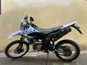 MOTO YAMAHA ENDURO 125