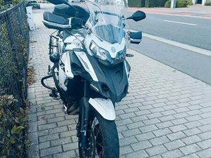 ② BENELLI TRK 502 X