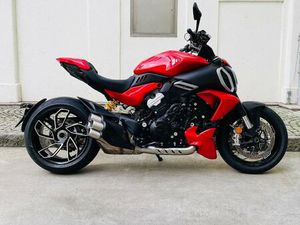 DUCATI DIAVEL V4 DUCATI RED - JETZT BESTELLEN