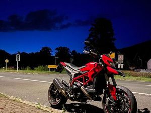 DUCATI HYPERMOTARD 939