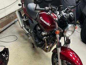 TOP ZUSTAND | KAWASAKI ZR 7 | BAUJAHR 2001 | 22.800 KM | WEINROT