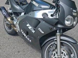 YAMAHA FZR1000