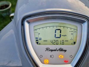 ROYAL ALLOY GP 300 LC SCOOTER PETROL CVT EURO 5 (26 PS) 278 CC