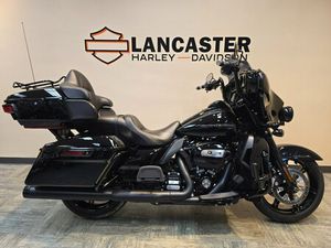 2020 HARLEY-DAVIDSON® ULTRA LIMITED VIVID BLACK - BLACK FINISH FLHTK