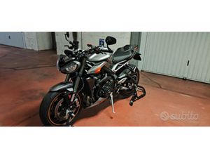 TRIUMPH STREET TRIPLE 765 RS 2023