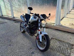 DUCATI - MONSTER 696