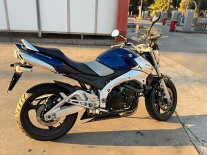 SUZUKI - GSR 600