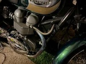 TRIUMPH BONNEVILLE - 2006