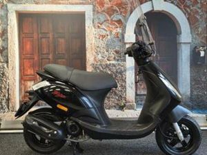 PIAGGIO ZIP SNOR 2018 – LAGE KM, KLAAR OM TE GAAN! — SCOOTERS | PIAGGIO — MARKTPLAATS