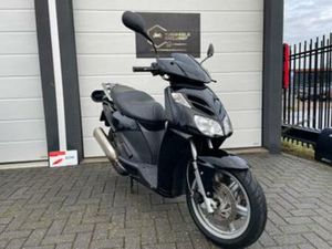 APRILIA SPORTCITY CUBE 300 | MOTORSCOOTER | ZWART | LEOVINCE — SCOOTERS | APRILIA — MARKTPLAATS