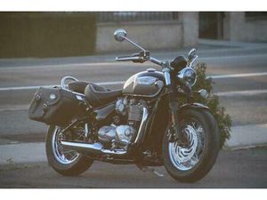 ② TRIUMPH BONNEVILLE SPEEDMASTER 1200