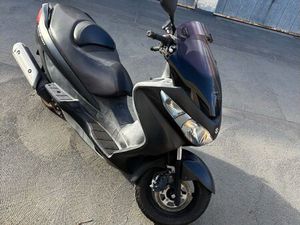 SUZUKI BURGMAN 125 EXECUTIVE – 29 000 KM – CT & RÉVISION OK